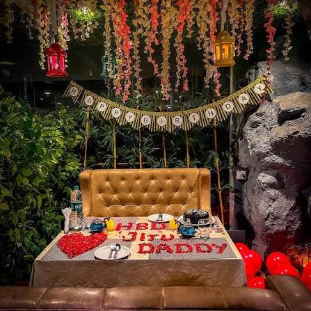 Decor in Cafe- Book Now